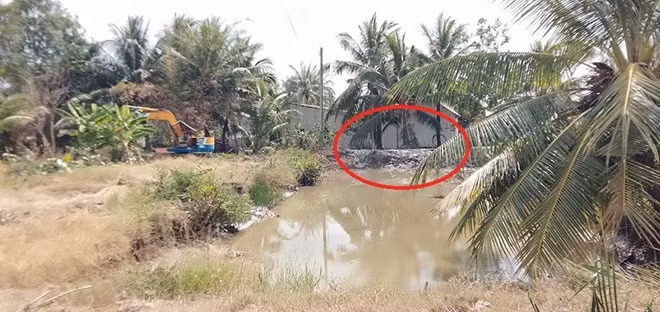 Nơi quả bom phát nổ.