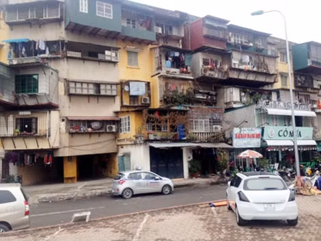 Chung cư G6A (tập thể Thành Công, phường Thành Công, quận Ba Đình), một trong hai khu nhà được “xếp” vào diện đặc biệt nguy hiểm.