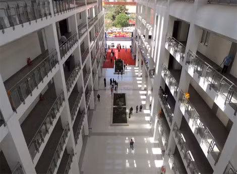 Bên trong Trung tâm hành chính tập trung tỉnh Lâm Đồng. Bên trong Trung tâm hành chính tập trung tỉnh Lâm Đồng.