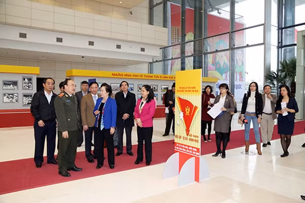 Một số hình ảnh Phó Chủ tịch nước Nguyễn Thị Doan kiểm tra công tác chuẩn bị Đại hội thi đua yêu nước toàn quốc lần thứ IX. Ảnh: Anh Hiếu – Quỳnh Bách.