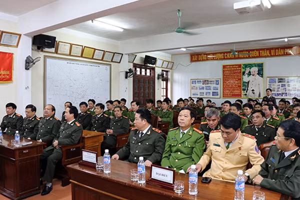 Thứ trưởng Bùi Văn Thành làm việc với Phòng cảnh sát PCCC.
