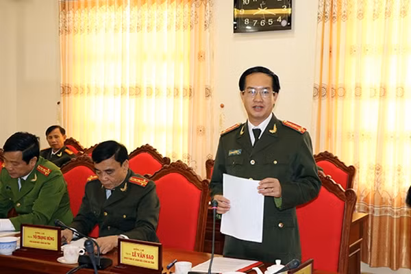Đại tá Lê Văn Sao, Giám đốc Công an tỉnh báo cáo kết quả các mặt công tác Công an năm 2015
