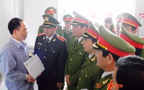 Lãnh đạo Tổng cục Chính trị CAND, Cục Cảnh sát PCCC & CNCH thăm và động viên các chiến sỹ đang điều trị tại bệnh viện.