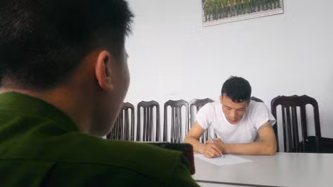 “ Siêu trộm” Lê Anh Tuấn tự khai nhận hành vi phạm tội tại cơ quan điều tra.