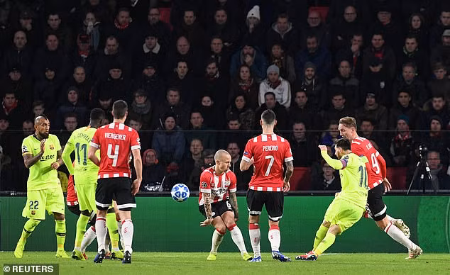 Lionel Messi với pha làm bàn được ca tụng là làm ma thuật trên sân.