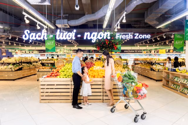 Các chị em tha hồ lựa chọn hàng nghìn sản phẩm tươi ngon, đảm bảo chất lượng cho dịp Tết tại VinMart & VinMart+