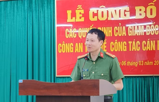 Đại tá Vũ Hồng Văn, Giám đốc Công an tỉnh Đồng Nai chủ trì buổi lễ.