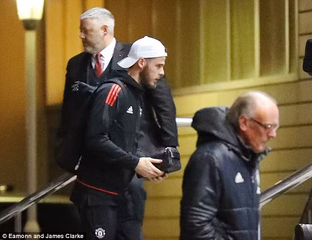David de Gea nghỉ ngơi trước khi có thêm một ngày làm việc vất vả.