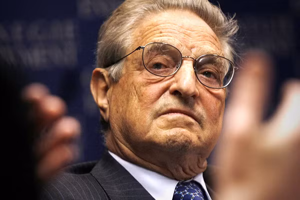 George Soros được coi là nhân vật thâu tóm nền chính trị và tài chính toàn cầu trong tay. George Soros được coi là nhân vật thâu tóm nền chính trị và tài chính toàn cầu trong tay.