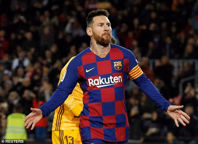 Messi đồng thời "hâm nóng" cuộc đua tại La Liga và Pichichi bằng cú hat-tricjk vào rạng sáng nay.