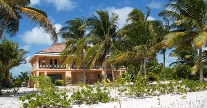 Ngôi nhà của "chúa đảo" McAfee tại Belize.