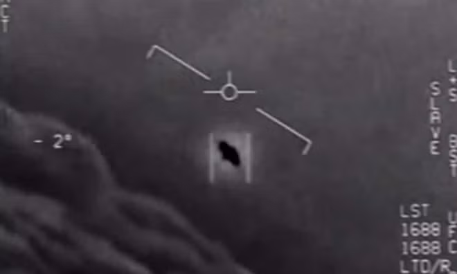 Hình ảnh một UFO được một phi công bay huấn luyện ghi hình.