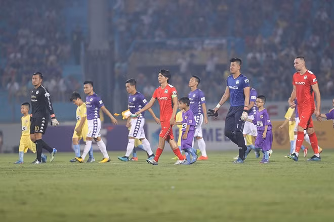 Trận đấu giữa CLB Hà Nội và HAGL thuộc vòng V.league 2020. Đây là trận đấu thuộc V.league 2020 đầu tiên trên sân Hàng Đẫy sau khi giải đấu phải tạm hoãn do dịch COVID-19.