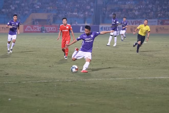 Tính tới gần hết hiệp 1, CLB Hà Nội đang tạm dẫn HAGL với tỷ số 2-0.