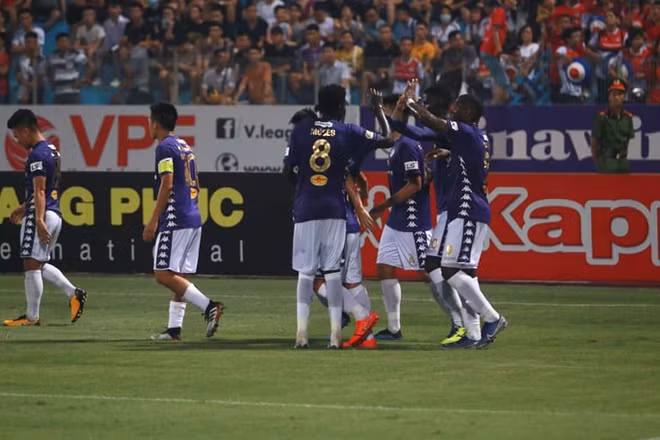 Hà Nội FC có chiến thắng hủy diệt 3-0 trước HAGL trong tối 6/6.