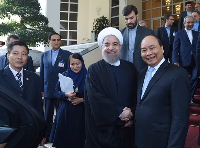 Thủ tướng Nguyễn Xuân Phúc hội kiến Tổng thống Iran Hassan Rouhani. Ảnh: VGP/Quang Hiếu