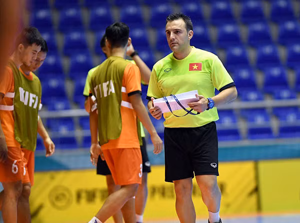 Huấn luyện viên Bruno chấp nhận chia tay futsal Việt Nam trong vinh quang.