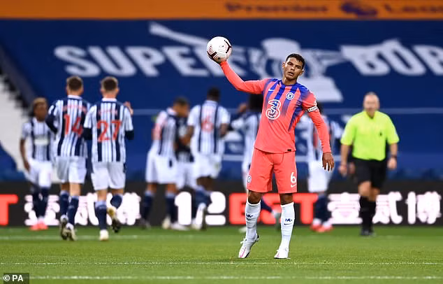 Thiago Silva người từng được coi là trung vệ xuất sắc nhất thế giới đã mắc lỗi và thi đấu không như mong đợi ở trận này. Thiago Silva người từng được coi là trung vệ xuất sắc nhất thế giới đã mắc lỗi và thi đấu không như mong đợi ở trận này.