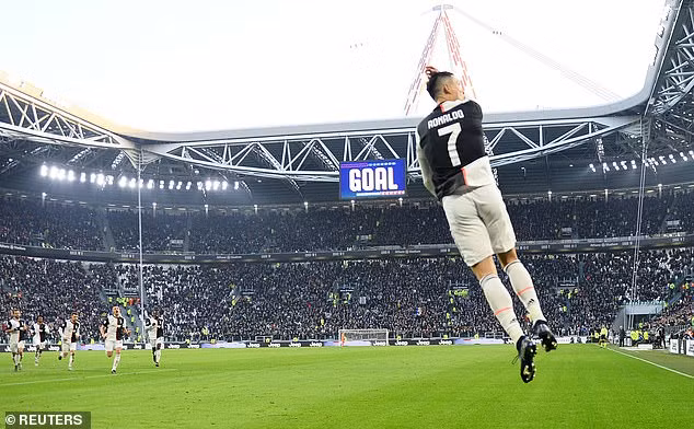 Ronaldo tỏa sáng trong trận đấu đầu tiên của Juventus vào năm 2020 Ronaldo tỏa sáng trong trận đấu đầu tiên của Juventus vào năm 2020