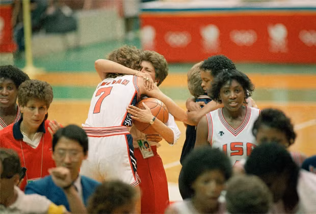 Olivera Cirkovic khi thi đấu trận chung kết tại Seoul - 1988 giữa 2 đội tuyển Olympic Mỹ và Nam Tư…