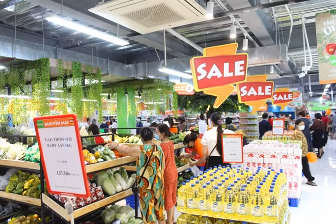 BRGMart thực hiện nhiều chương trình khuyến mại với một số sản phẩm thuộc nhóm hàng hóa thiết yếu .
