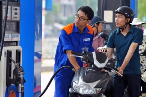 Doanh nghiệp xăng dầu hưởng lợi, người dân có bị thiệt?