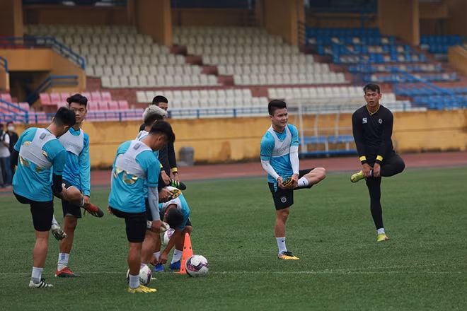 Những thất bại đó như một gáo nước lạnh dội vào tham vọng lấy lại ngôi vương V.league của Hà Nội FC.