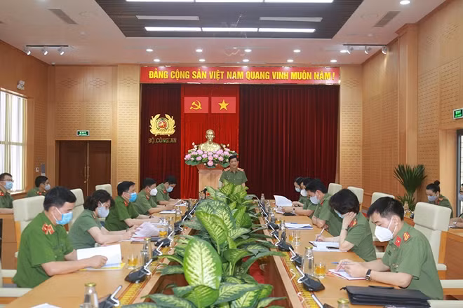 Thứ trưởng Nguyễn Văn Sơn phát biểu tại buổi làm việc.