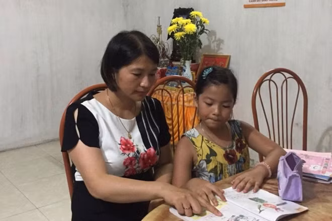 Chị Trần Thị Thúy và bé Trần Ngọc Bảo Trâm.