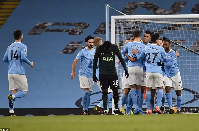 Chiến thắng này giúp Man City độc chiếm ngôi đầu bảng với 53 điểm, hơn đội nhì bảng Leicester tới 7 điểm song vẫn thi đấu ít hơn một trận.