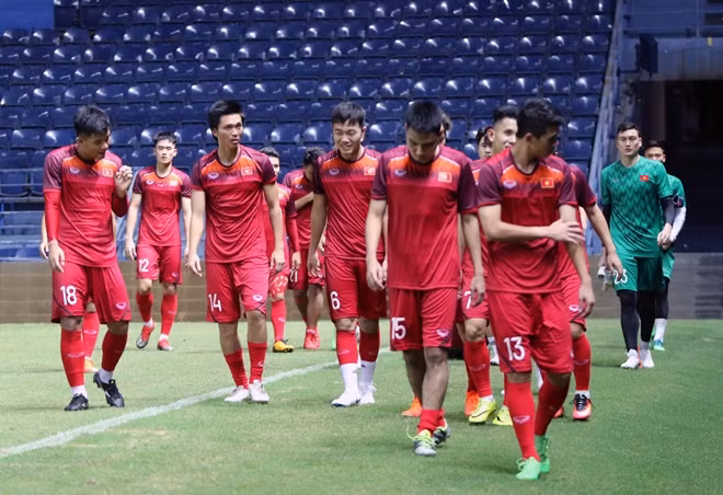Các cầu thủ ĐT Việt Nam sẽ ra sân trận mở màn King’s Cup 2019 trong trang phục áo đỏ truyền thống. Ảnh: VFF.