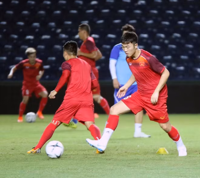 Xuân Trường có lẽ là cầu thủ quen thuộc nhất với mặt sân Chang Arena bởi đây là sân nhà CLB Buriram United nơi anh đang thi đấu.