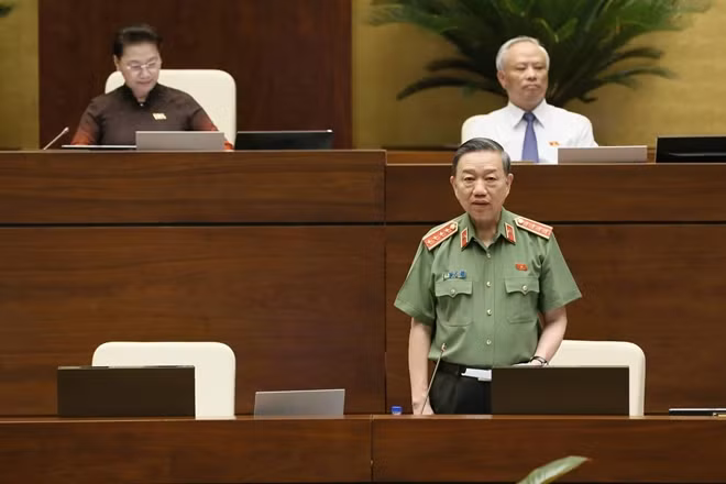 Bộ trưởng Bộ Công an Tô Lâm trả lời chất vấn trước quốc hội vào sáng nay (4-6).