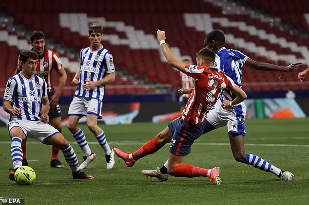 Atletico đã tận dụng rất tốt cơ hội để bứt lên trong cuộc đua vô địch La Liga với Real và Barca.