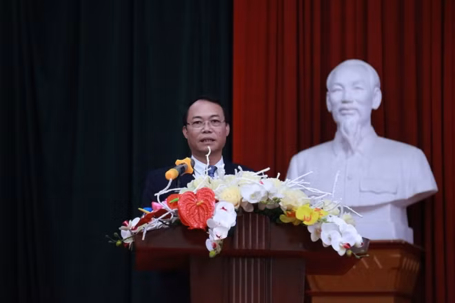 Ông Đỗ Văn Bình, Chủ tịch Liên đoàn Bắn súng Việt Nam phát biểu tại lễ khai mạc.