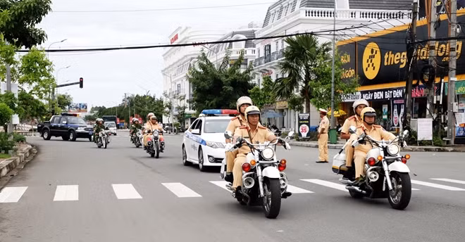 Các lực lượng Công an tỉnh Hậu Giang ra quân tấn công trấn áp tội phạm, đảm bảo an ninh trật tự. Ảnh: CTV.