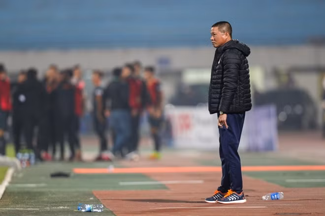Thua ngược Bình Dương, Hà Nội FC nhận thất bại thứ 2 tại V.league 2021. Các nhà đương kim á quân hiện vẫn chưa có nổi 1 điểm ở mùa giải này.