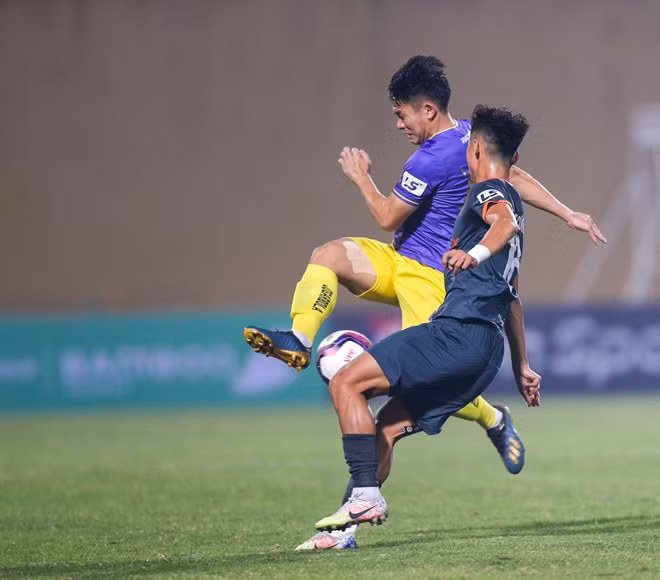 Hà Nội FC tiếp đón Bình Dương trên sân Hàng Đẫy. Hơn bao giờ hết, đội bóng Thủ Đô cần một chiến thắng để vực dậy tinh thần.