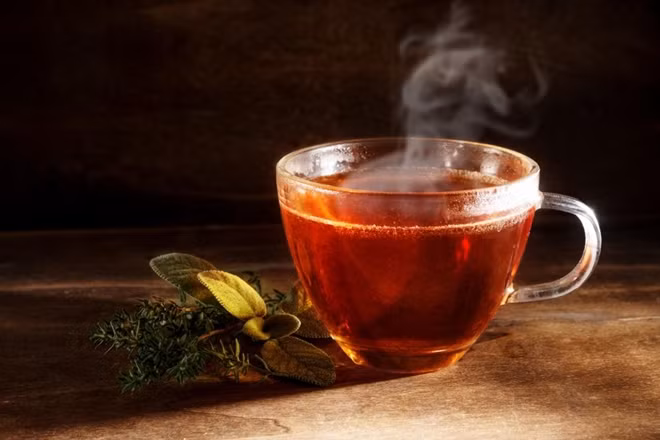 Trà thảo mộc được chỉ thị cung cấp cho tất cả các ca nhiễm và nghi nhiễm ở Vũ Hán (hình minh họa)