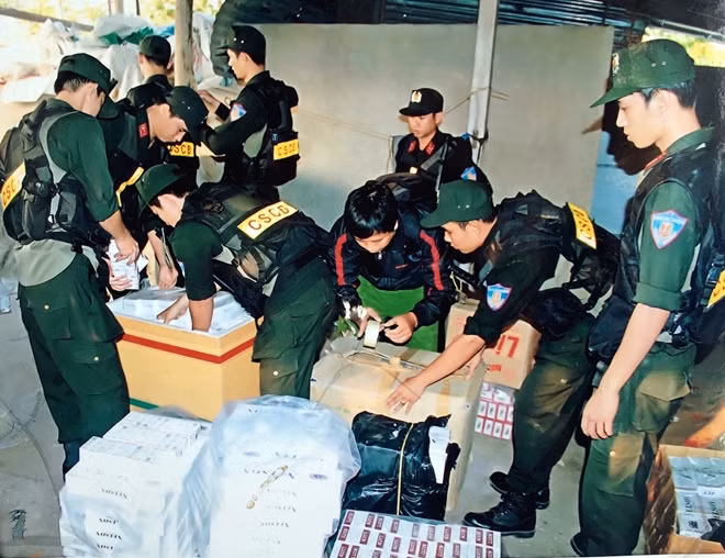 Một vụ buôn lậu thuốc lậu bị Công an An Giang bắt giữ.
