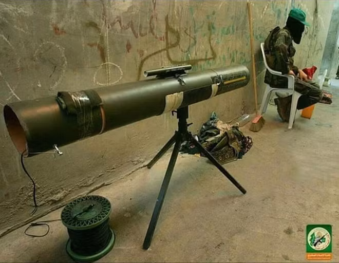 Cận cảnh khẩu súng chống tăng Al-Battar do Hamas sản xuất.