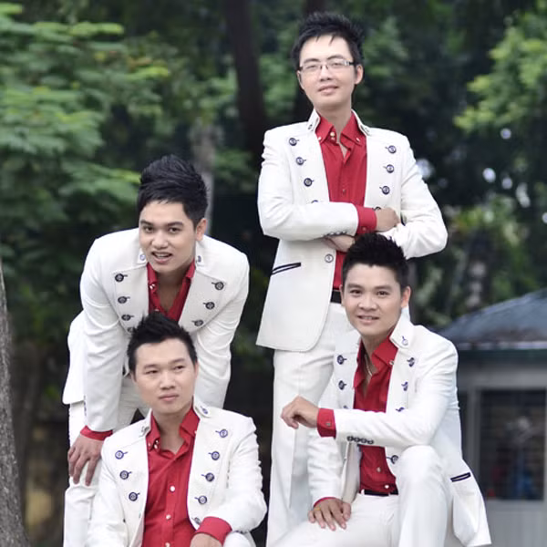 Nhóm nhạc Dòng thời gian do Vũ Minh Vương làm trưởng nhóm.