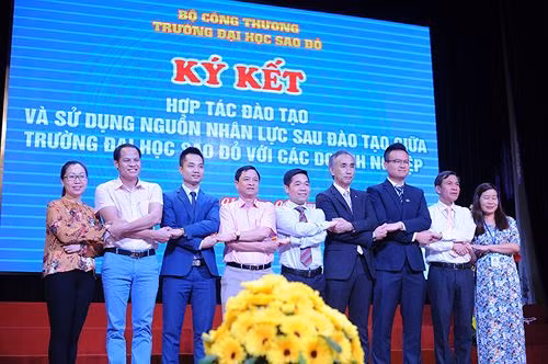Trường Đại học Sao Đỏ ký kết hợp tác với nhiều doanh nghiệp uy tín, tạo đầu ra cho sinh viên
