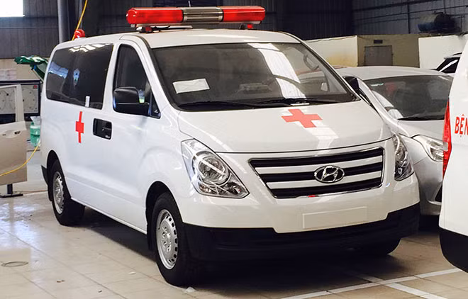 Xe cấp cứu từ thiện ông Trần Bá Đạm mua tặng người dân nghèo cù lao Tân Lộc.