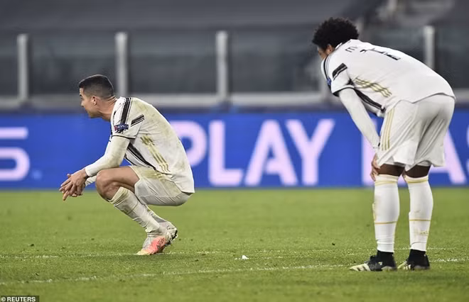 Năm thứ 2 liên tiếp, Juventus phải chia tay Champions League ngay vòng 1/8 theo cùng một kịch bản là thua lượt đi trên sân khách và thắng trận lượt về trên sân nhà nhưng lại bị thủng lưới nhiều hơn tại sào huyệt.