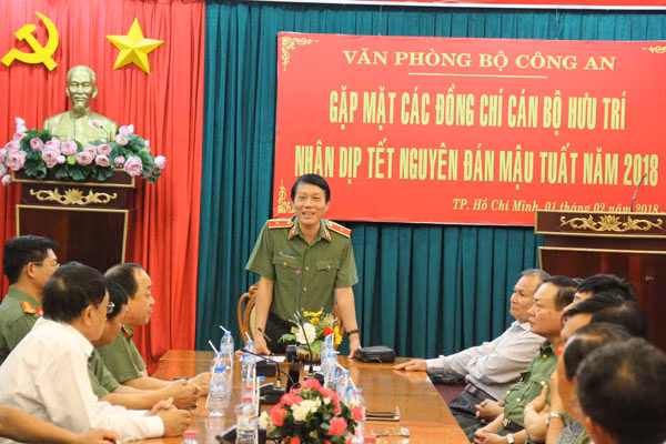 Thiếu tướng Lương Tam Quang phát biểu tại buổi gặp mặt.