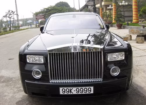 Rolls-Royce Phantom mang biển số Bắc Ninh tứ quý 9 từng một thời bùng lên tranh cãi vì tính xác thực. Rolls-Royce Phantom mang biển số Bắc Ninh tứ quý 9 từng một thời bùng lên tranh cãi vì tính xác thực.