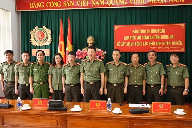Các đại biểu tại buổi làm việc.