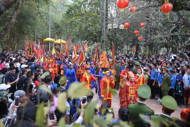 Lễ hội Gióng 2019 tại Khu di tích lịch sử văn hoá đền Sóc diễn ra trong 3 ngày, từ 10 - 12-2 (tức mùng 6 - 8 tháng Giêng năm Kỷ Hợi).