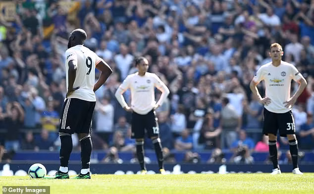 Quỷ Đỏ cho thấy sự rệu rã trong trận đấu với Everton khi để thua đậm.